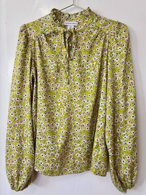 cupcakes & cashmere| Chartreuse Green & Pink Floral Tie-Neck Satiny Blouse Sz S